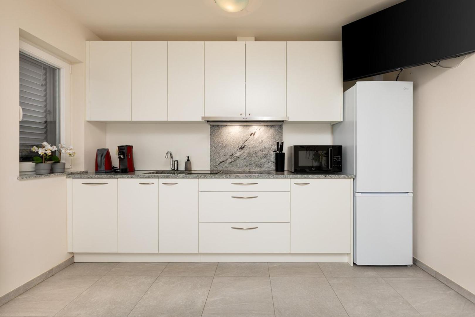 Apartments Pivas Malinska Bagian luar foto