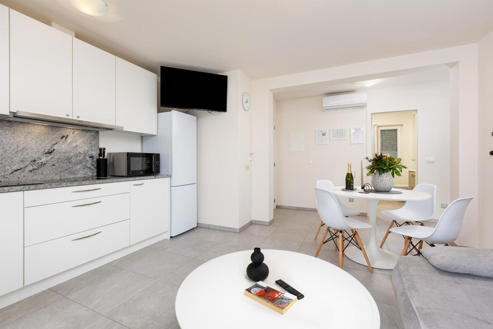 Apartments Pivas Malinska Bagian luar foto