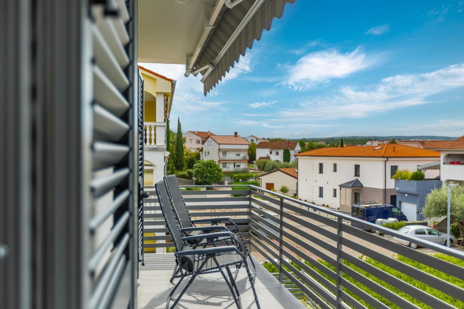 Apartments Pivas Malinska Bagian luar foto